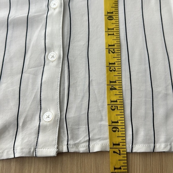H&M Women's Striped Button Shirt Crop Top Black & White Sz Extra Small - Picture 7 of 9